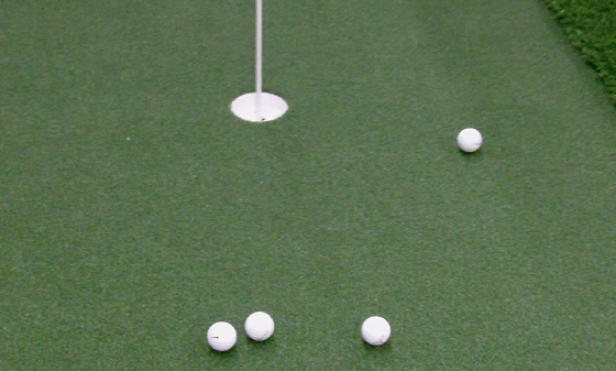Still Capture pro Putt Turf w Balls and Cup