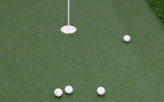 Still Capture pro Putt Turf w Balls and Cup